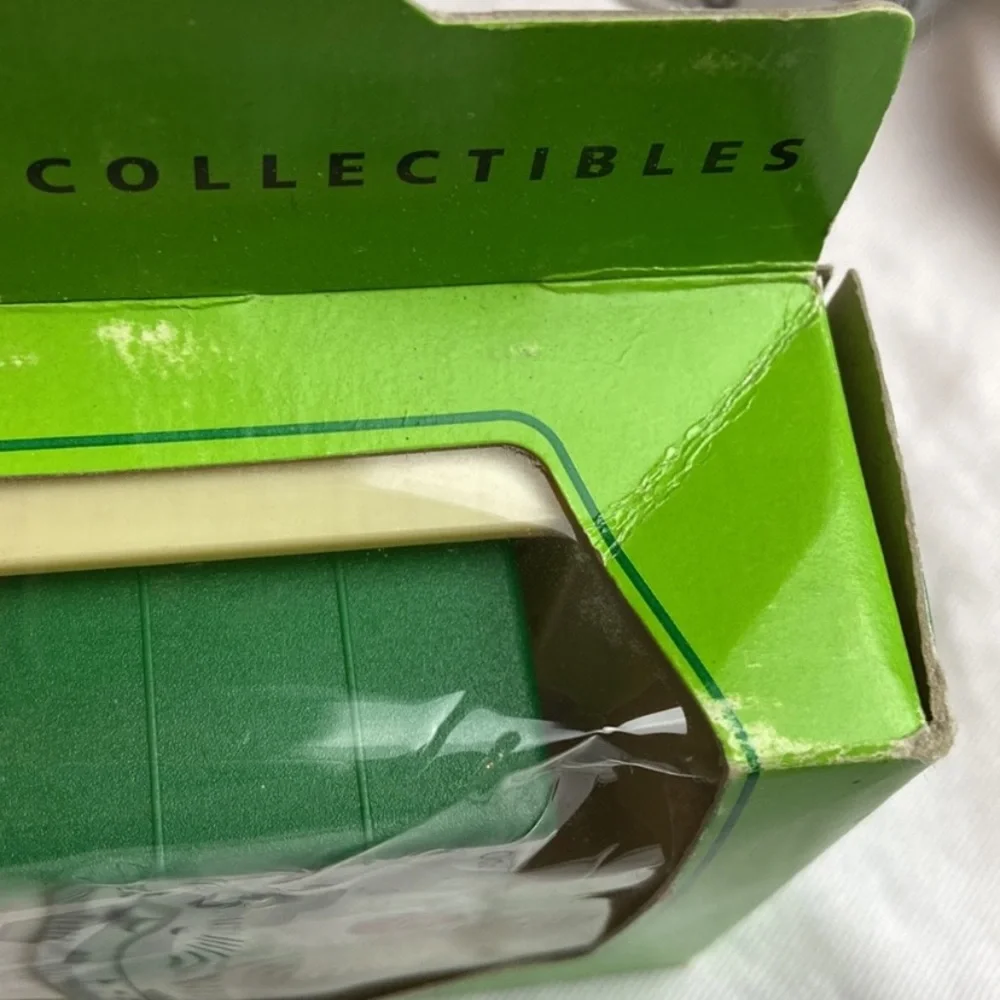 Vintage 7-Up International die cast collectible truck rom England|